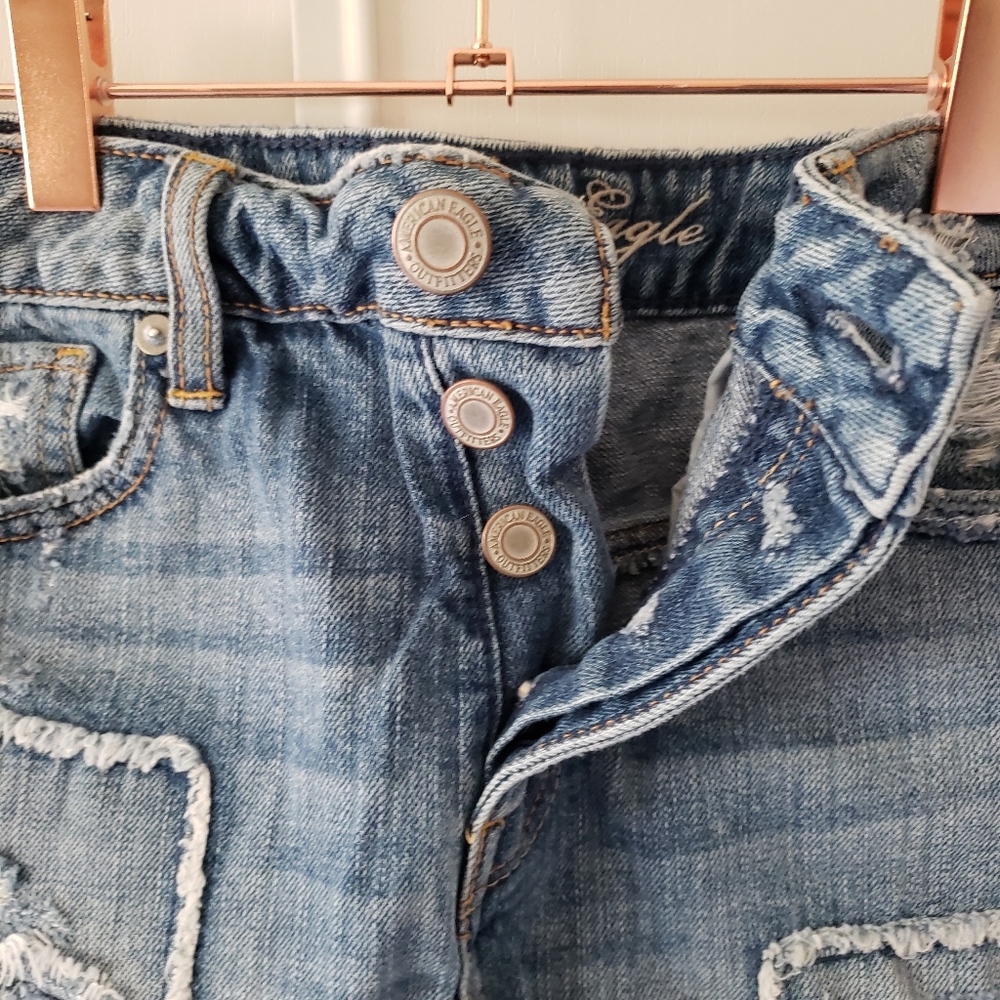 American Eagle, Distressed, Blue, Denim Jean Shorts. Size 4. - Picture 7 of 10